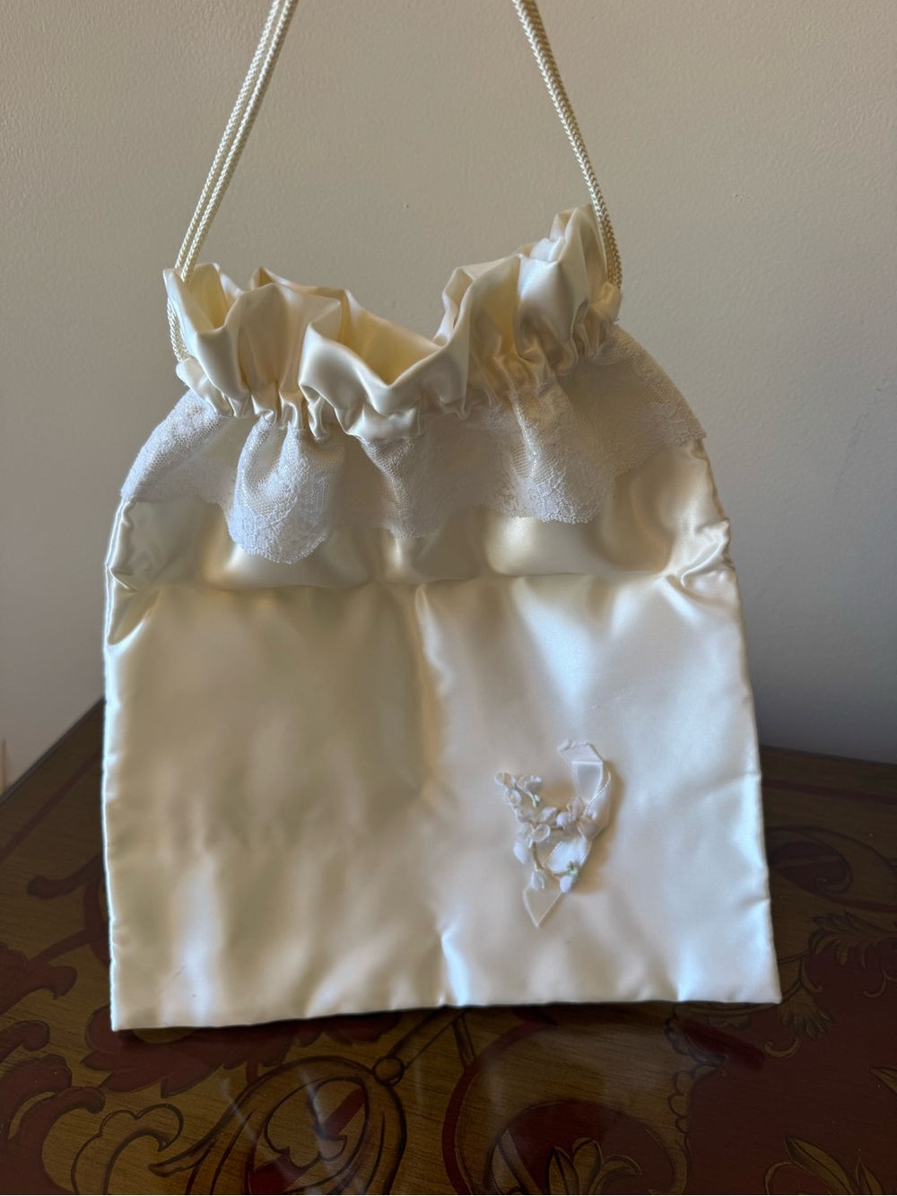 Ivory Satin Ruffle Drawstring Bag (BRIDAL/Quinceañera MONEY BAG)